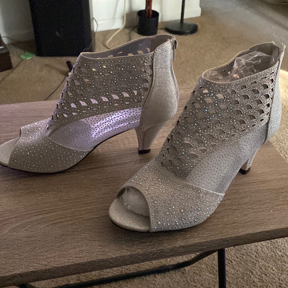 Pretty with sparkle walk!!